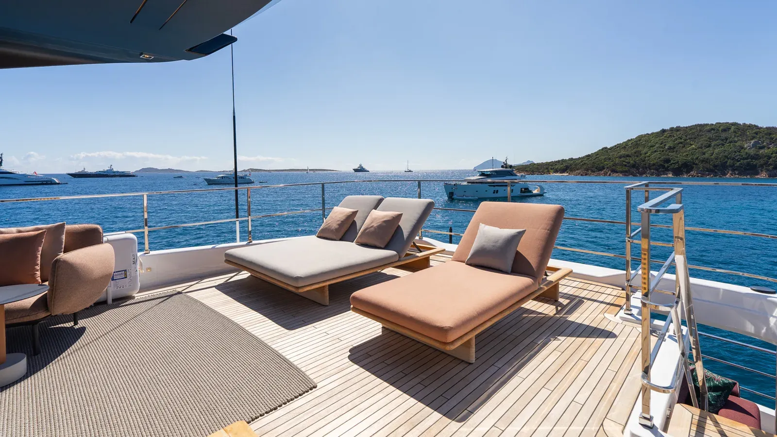QUEEN J III - Custom Line yacht sale