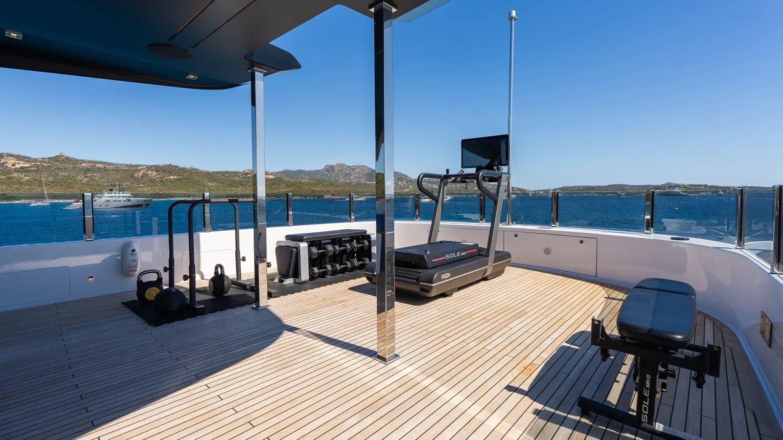 the best price on QUEEN J III 108
