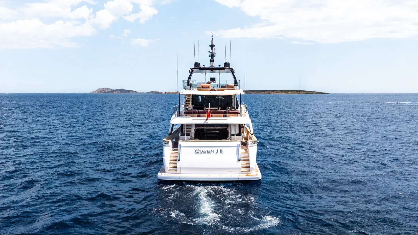 QUEEN J III - Custom Line yacht sale