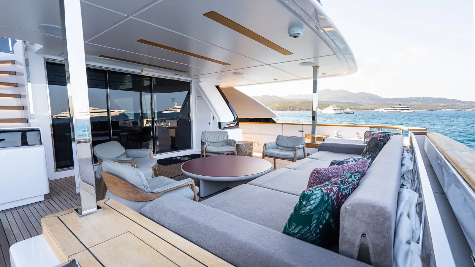 the best price on QUEEN J III 108