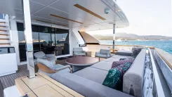 the best price on QUEEN J III 108