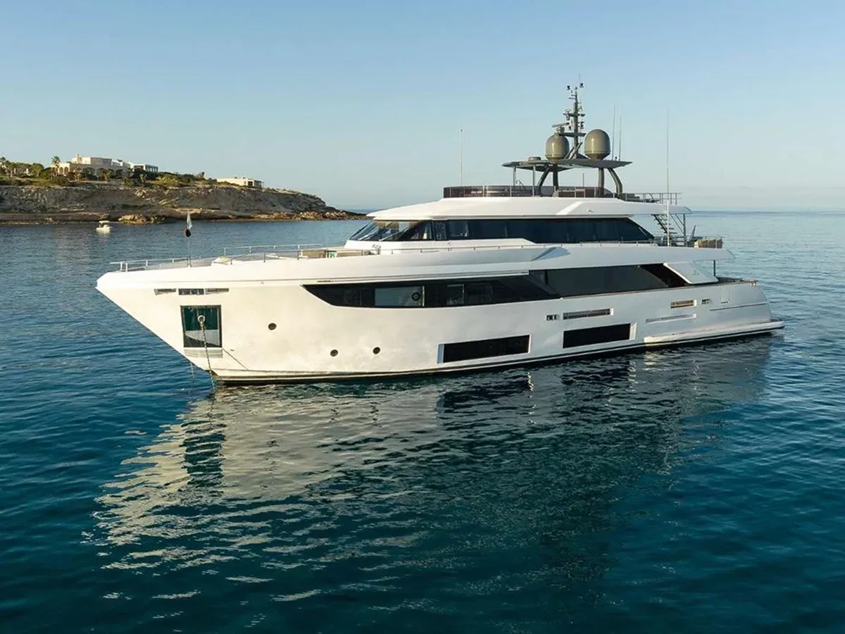 best yacht sales deals ON - Custom Line