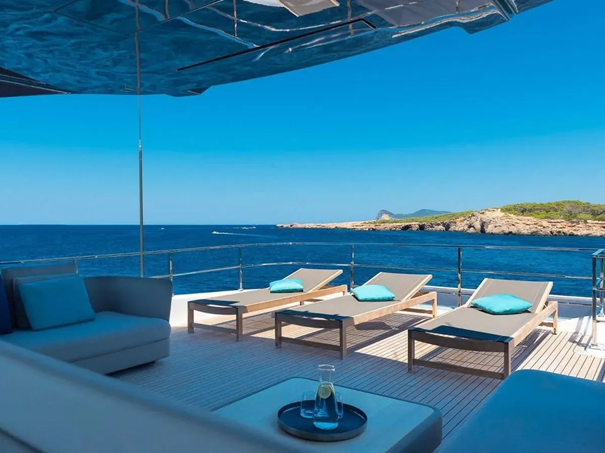 Buy a yacht ON - Custom Line