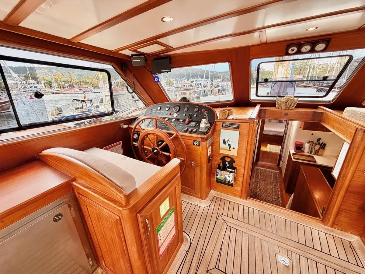 NA 65 yacht sale