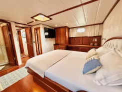 Buy a yacht NA 65