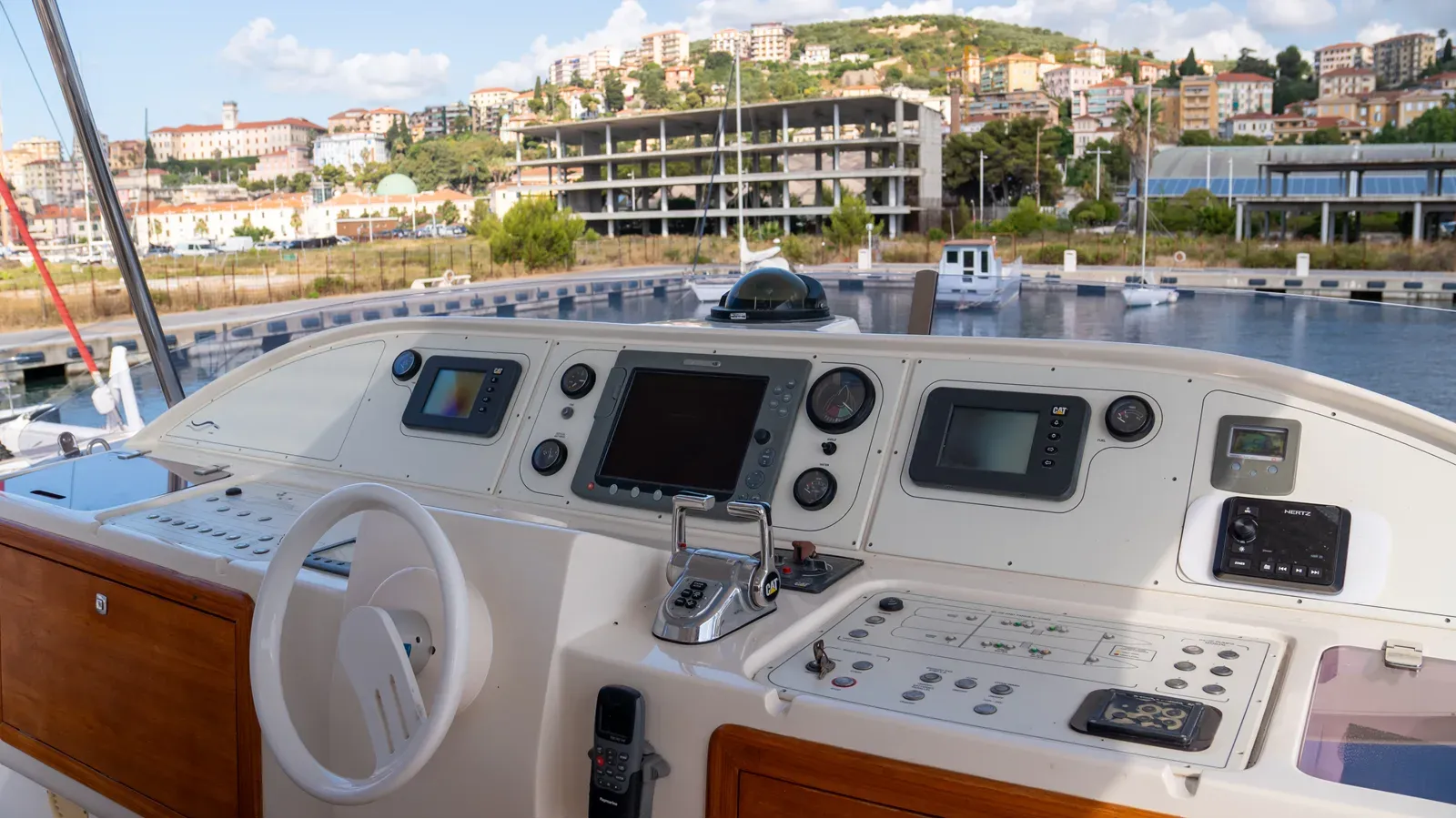 Купить яхту 013 62 в Shestakov Yacht Sales
