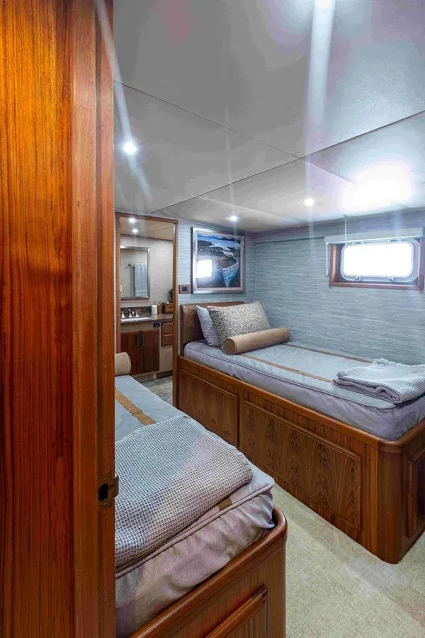 Buy a Sapphire Sea II Motoryacht at Shestakov Yacht Sales