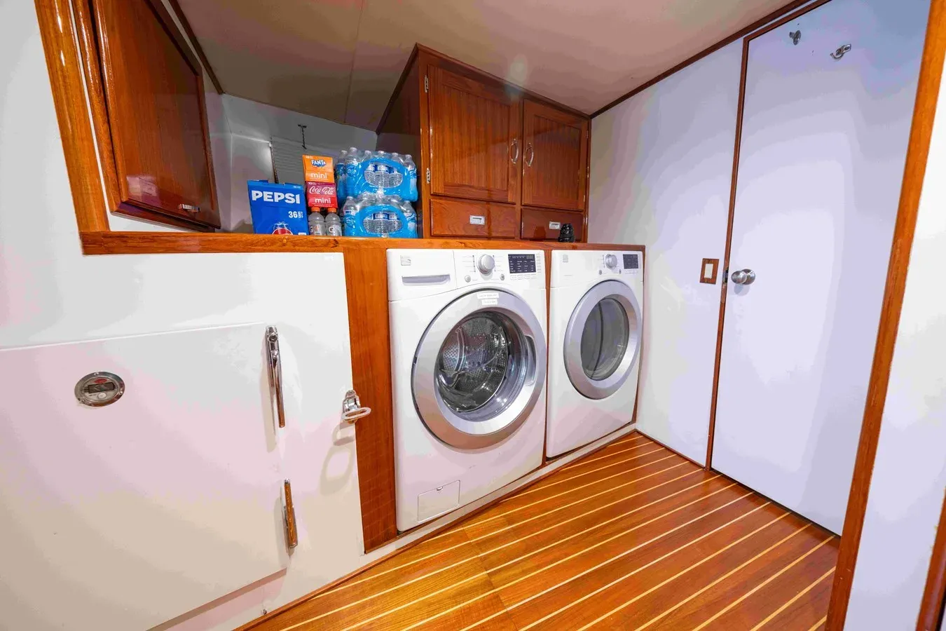 the best price on Sapphire Sea II Motoryacht