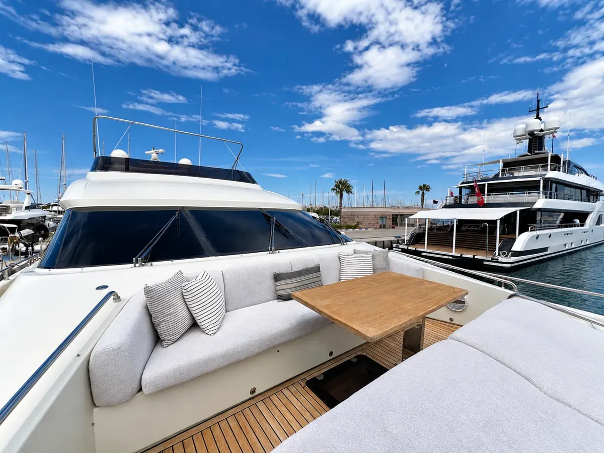 Buy a yacht Dominator 780 S Deluxe