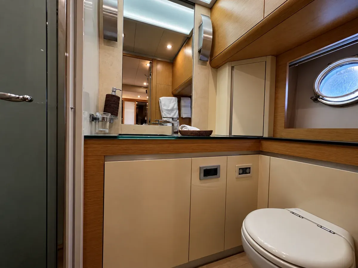 best yacht sales deals Dominator 2009