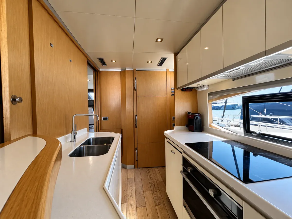 best yacht sales deals Dominator 780 S Deluxe