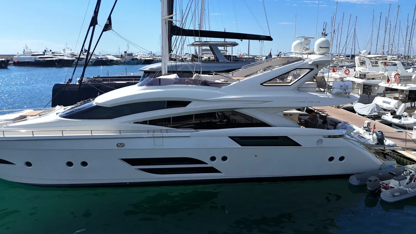 Buy a yacht Dominator 2009