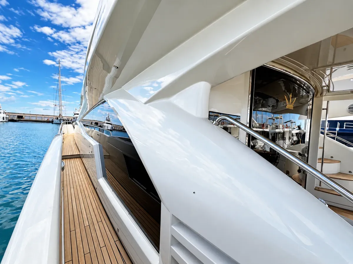 the best price on Dominator 78