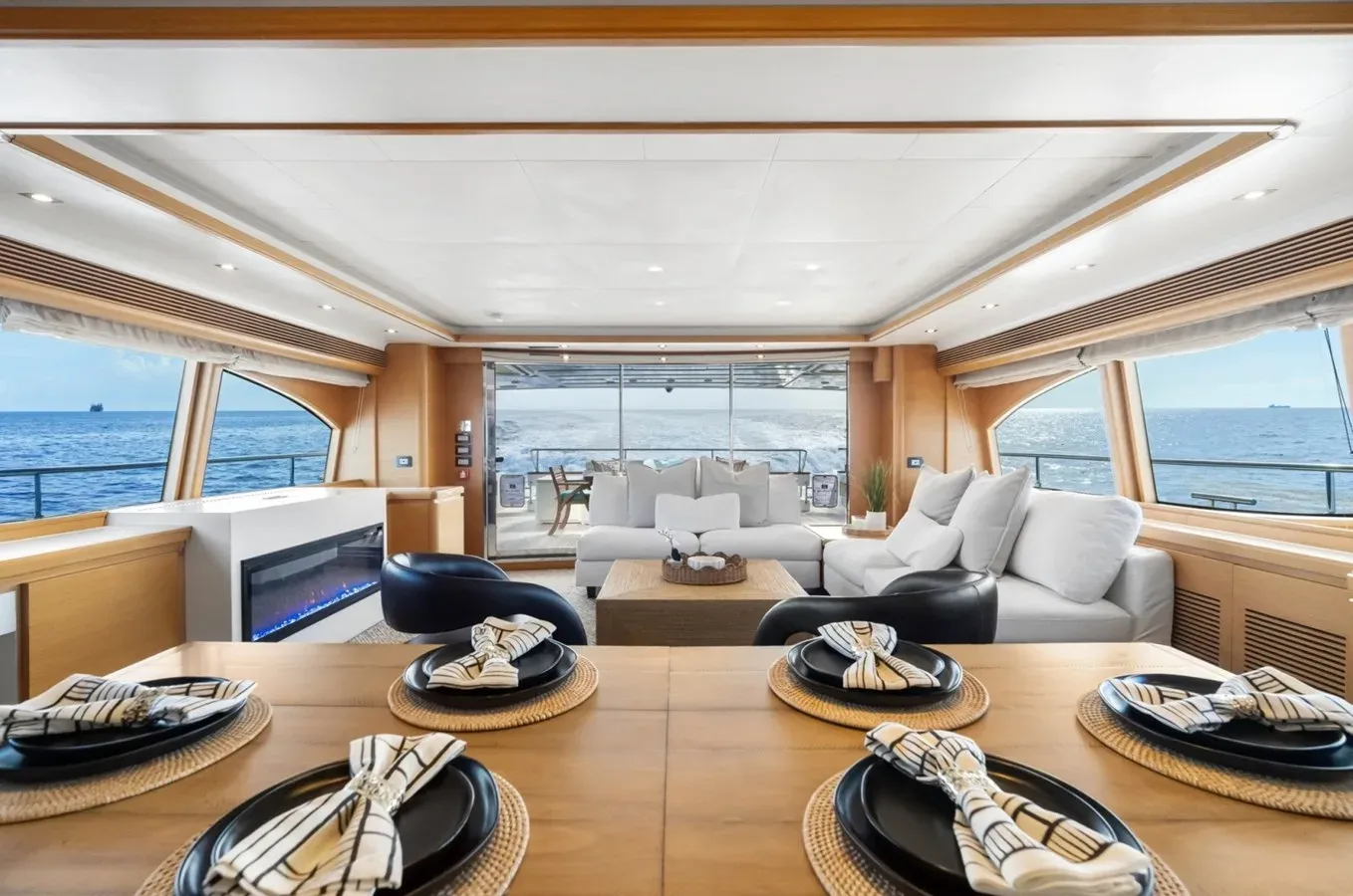 the best price on Karibu - FERRETTI CUSTOM LINE