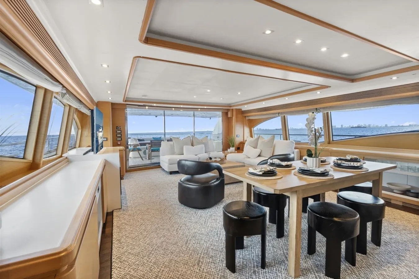 Buy a yacht Karibu 97