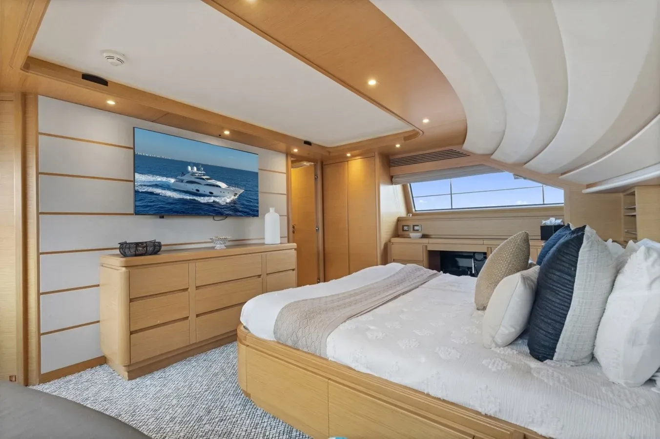 the best price on Karibu - FERRETTI CUSTOM LINE