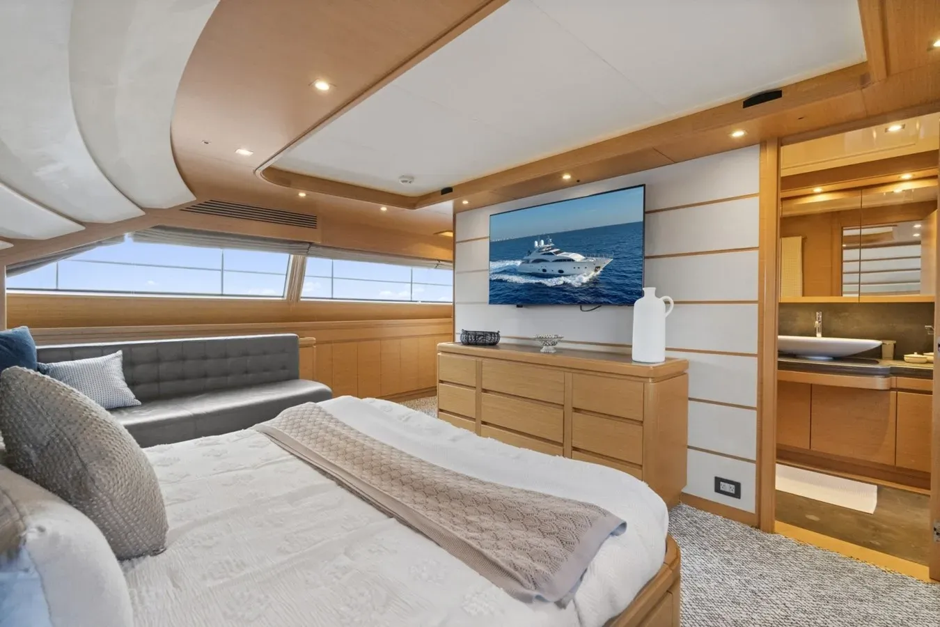 Buy a Karibu - FERRETTI CUSTOM LINE at Shestakov Yacht Sales