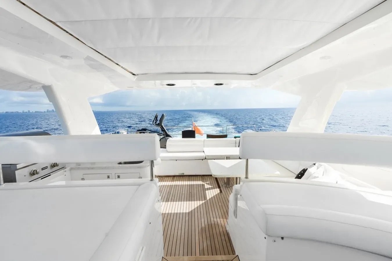 Buy a yacht Karibu 97