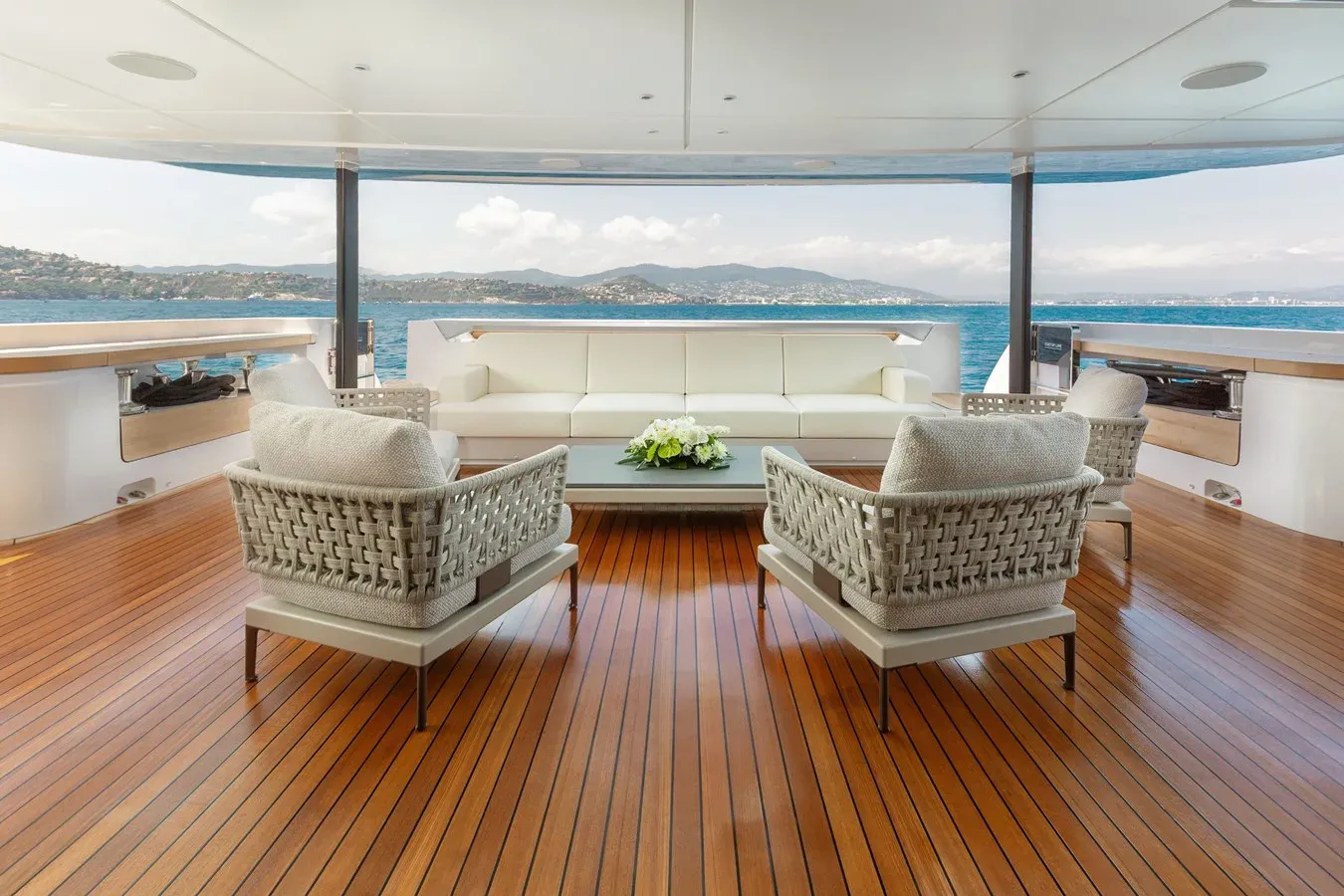 Buy a yacht LADY DIA - FERRETTI CUSTOM LINE
