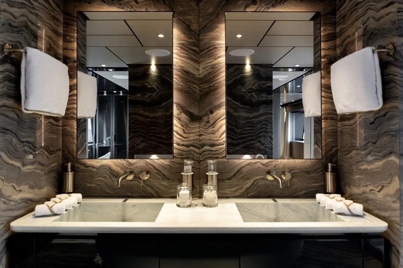 LADY DIA - FERRETTI CUSTOM LINE yacht sale