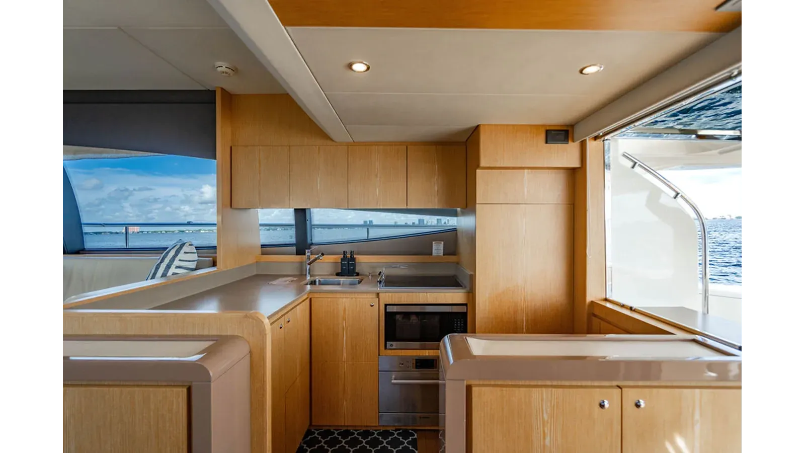 Buy a yacht Amigos 62 FLY