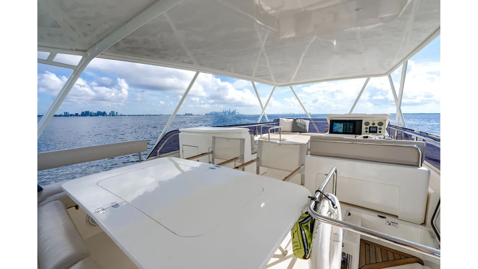 the best price on Amigos - Ferretti Yachts