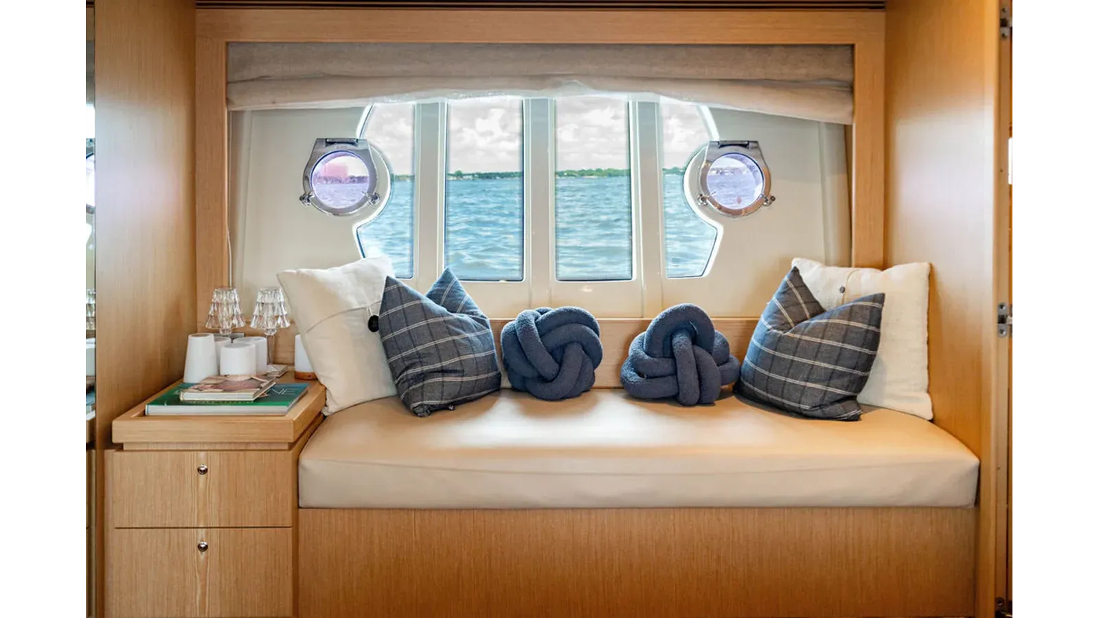 best yacht sales deals Amigos - Ferretti Yachts