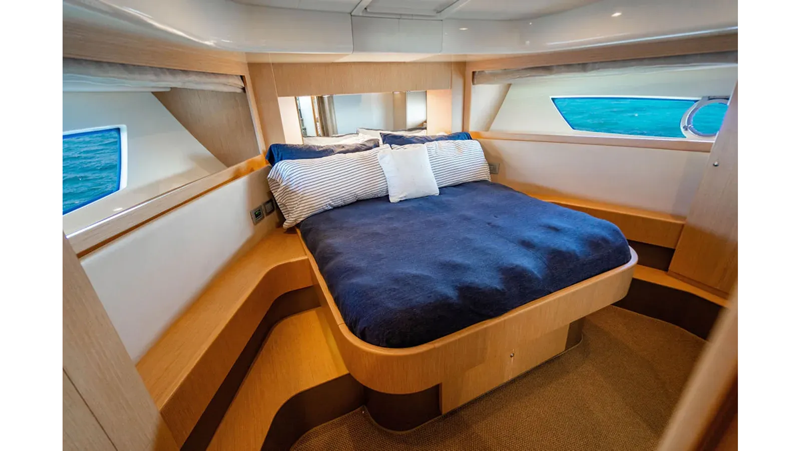 Buy a yacht Amigos 2012