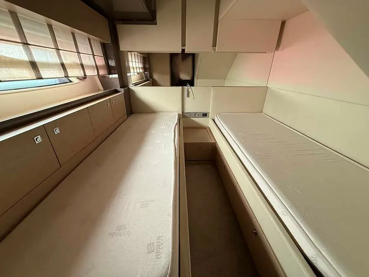 Купить La Luna - Ferretti Yachts
