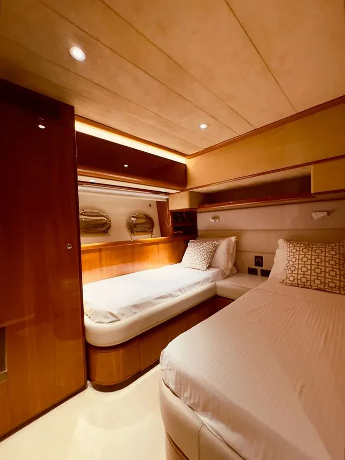 Лучшая цена на Ferretti 760 77