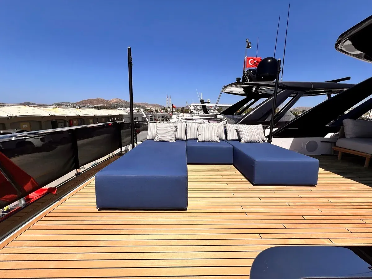 Купить яхту LD 780 в Shestakov Yacht Sales