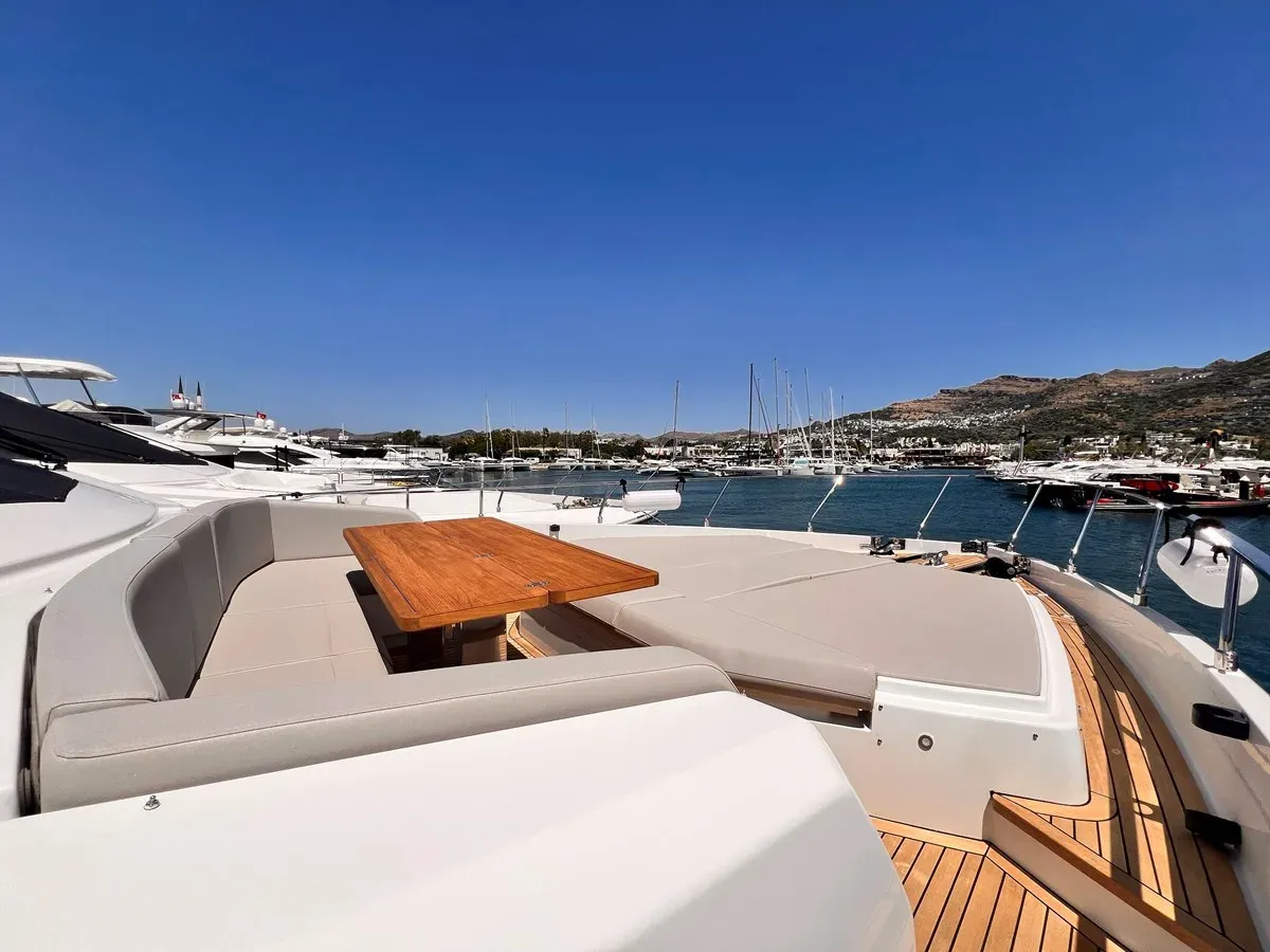 Купить яхту LD - Ferretti Yachts в Shestakov Yacht Sales