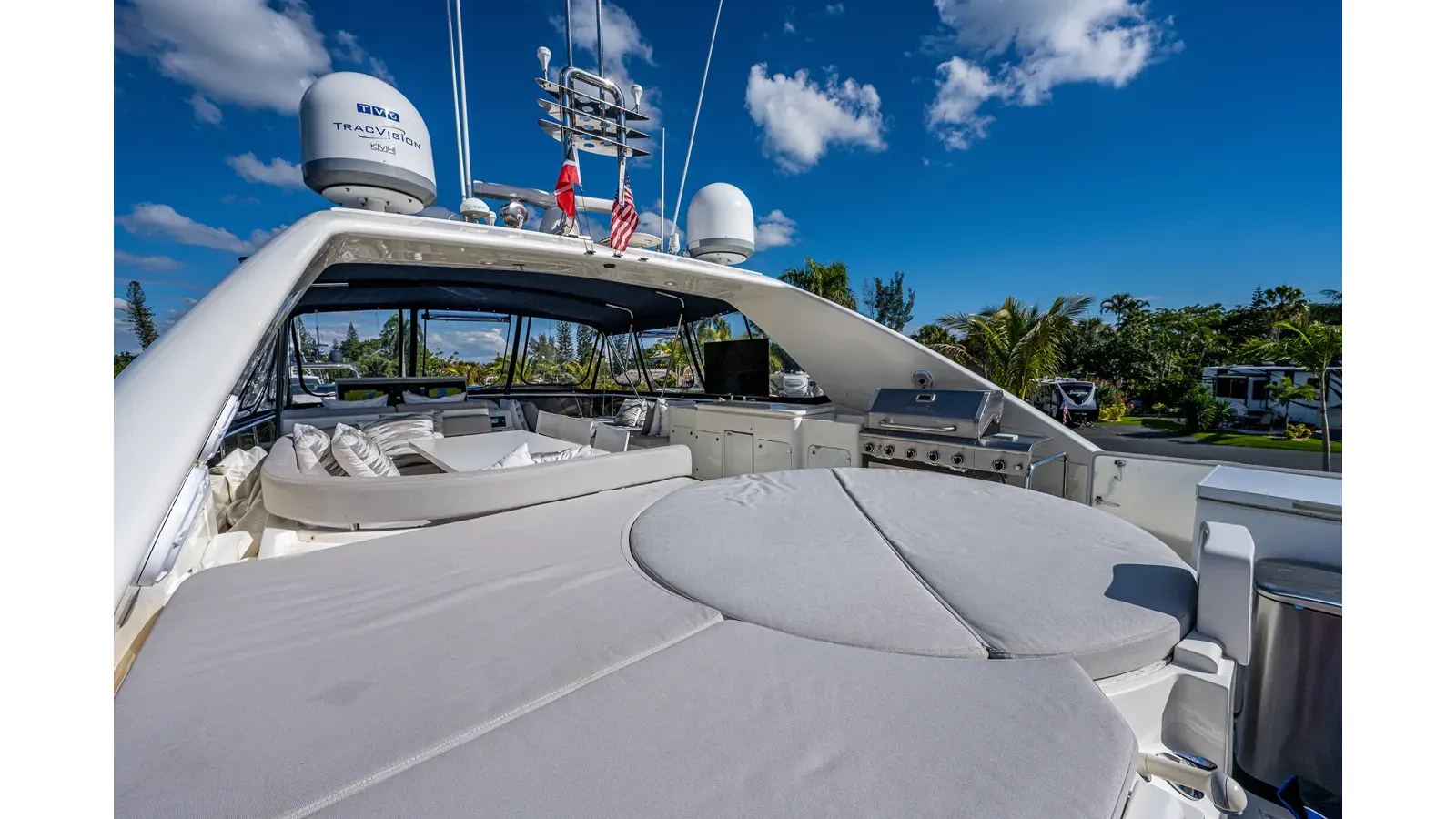 Buy a La Bella Vita 830 at Shestakov Yacht Sales