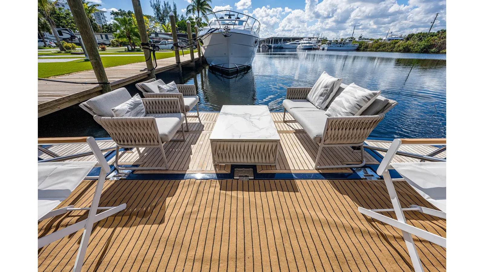 the best price on La Bella Vita 83
