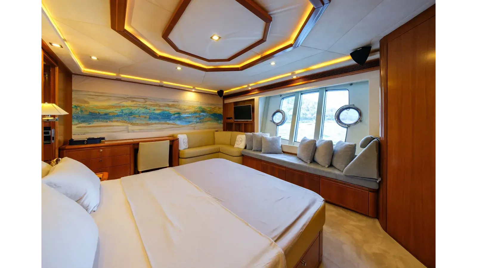 Buy a DAYDREAM 2006 at Shestakov Yacht Sales