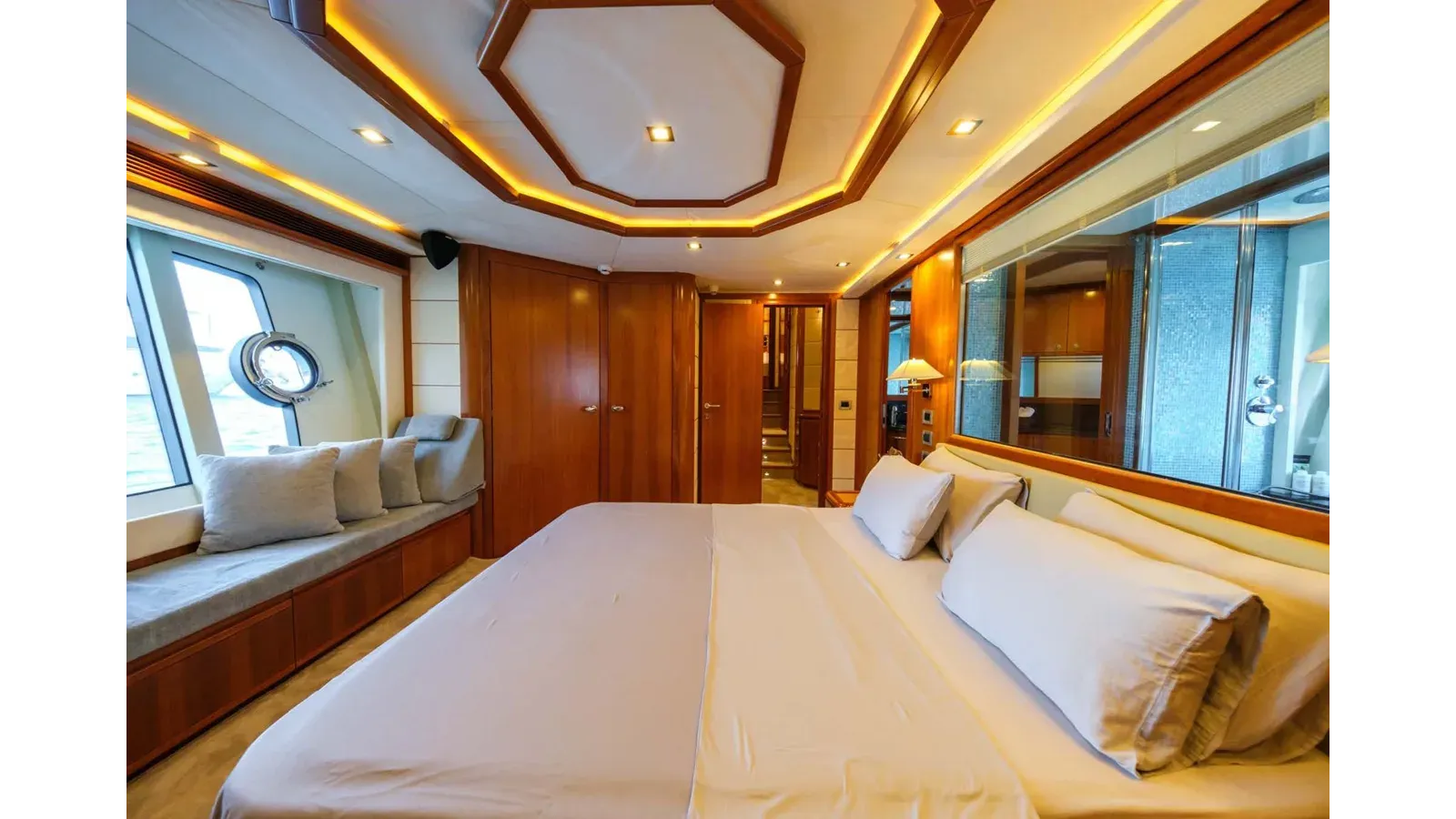 Buy a yacht DAYDREAM 881