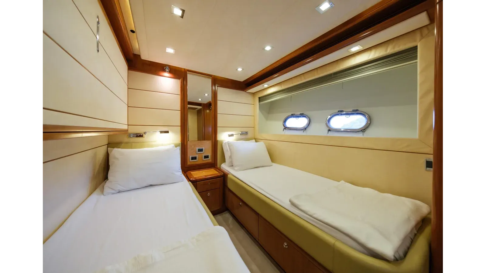 best yacht sales deals DAYDREAM 88