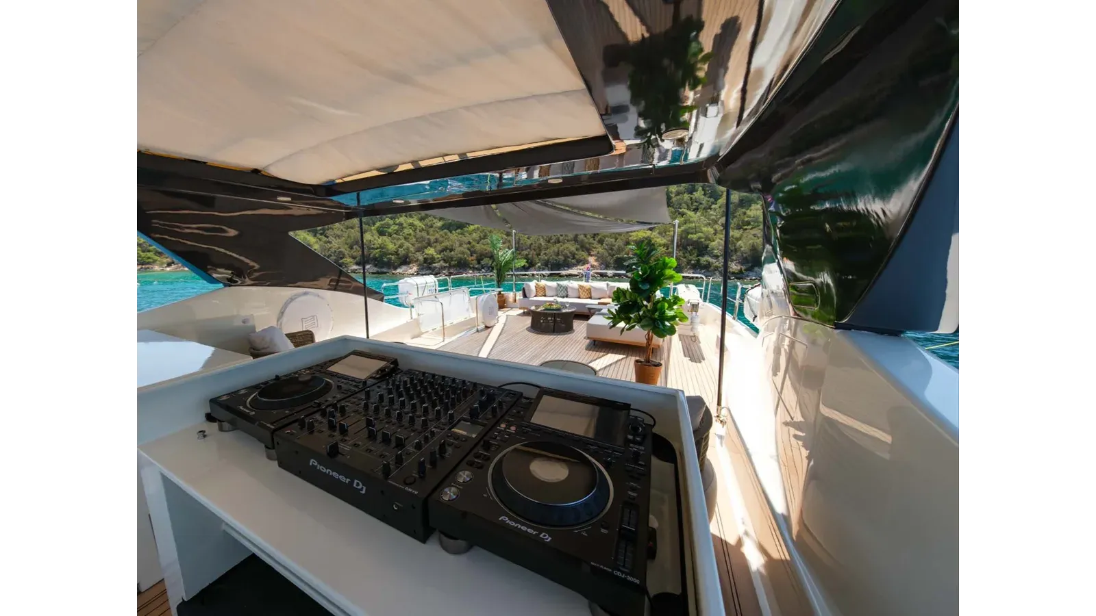 DAYDREAM yacht sale