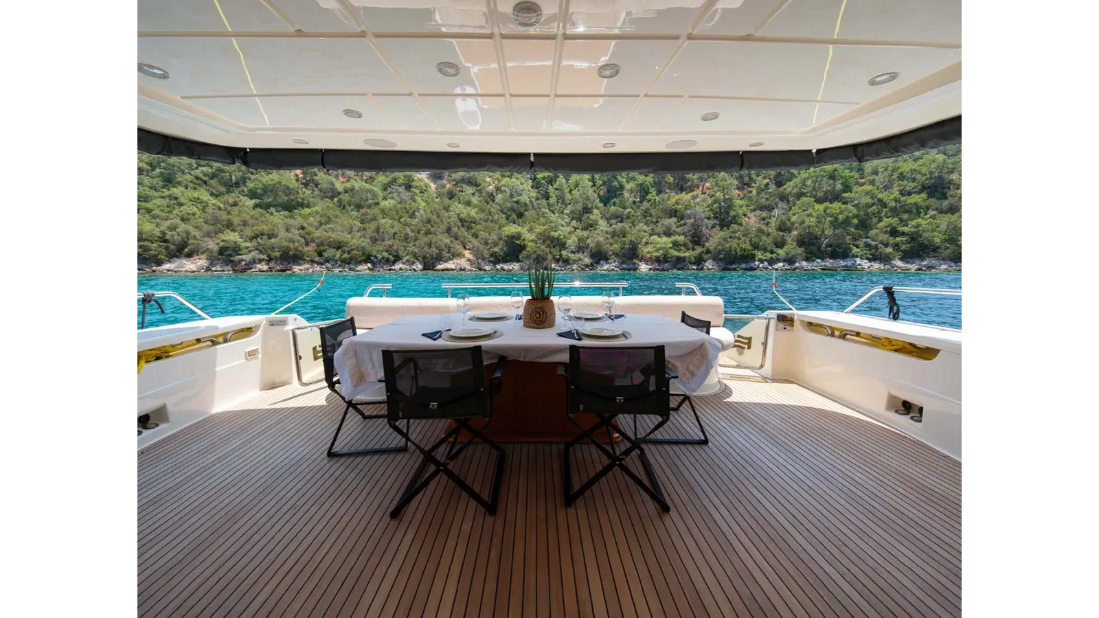best yacht sales deals DAYDREAM 2006