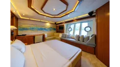 Buy a DAYDREAM 2006 at Shestakov Yacht Sales