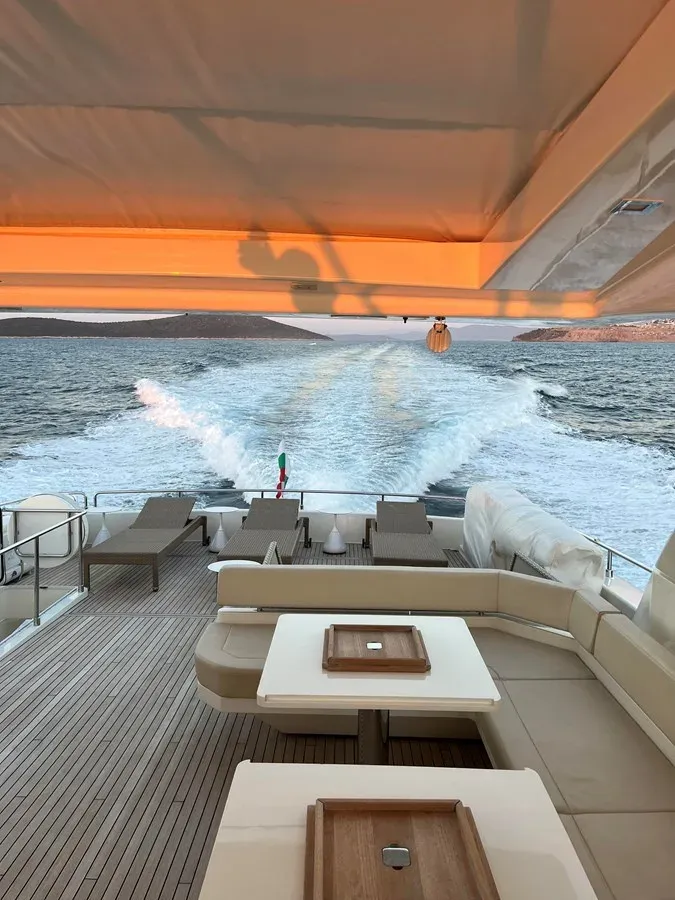 Buy a yacht WHITE SWAN 960
