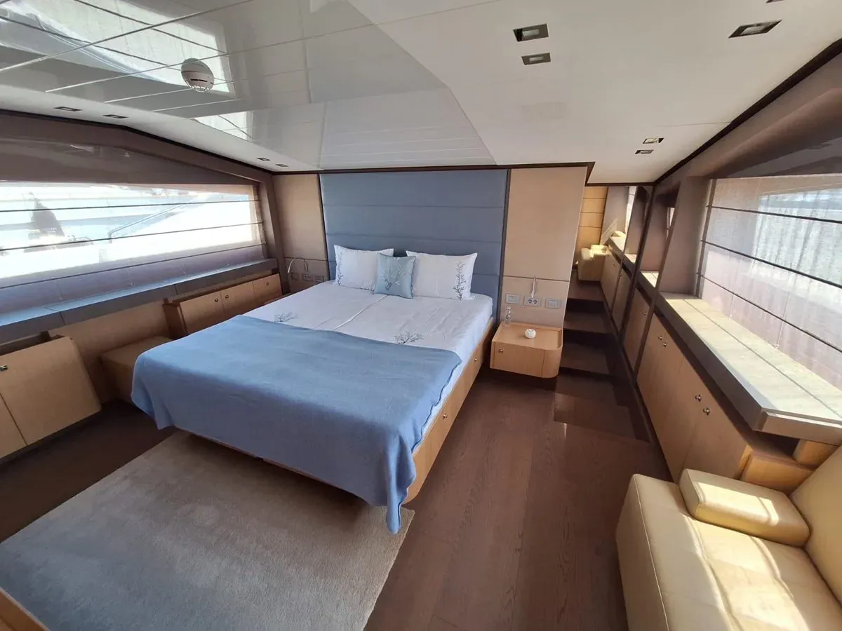 best yacht sales deals WHITE SWAN 95