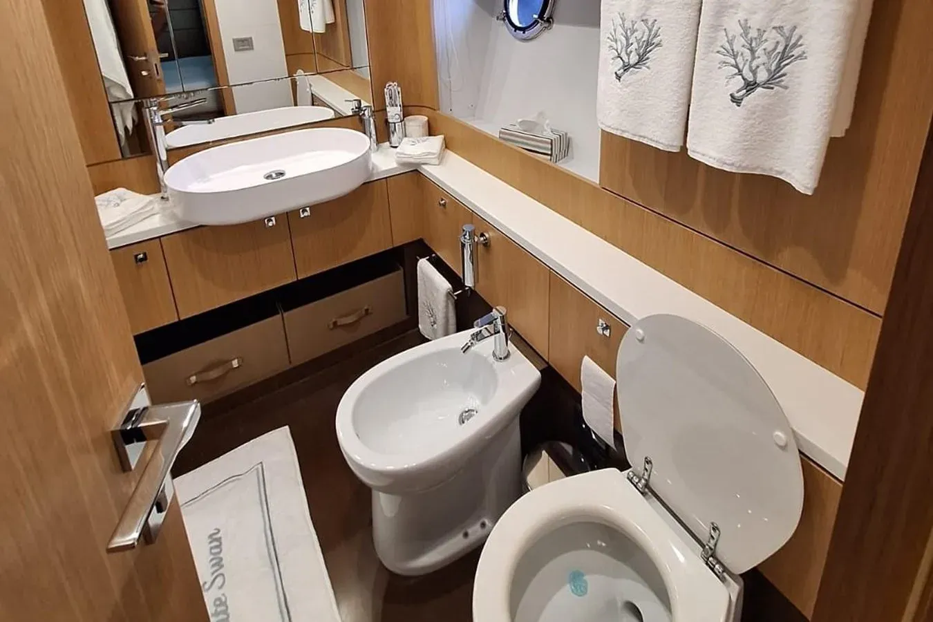 WHITE SWAN yacht sale