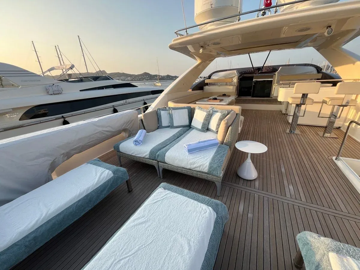 WHITE SWAN - Ferretti Yachts yacht sale