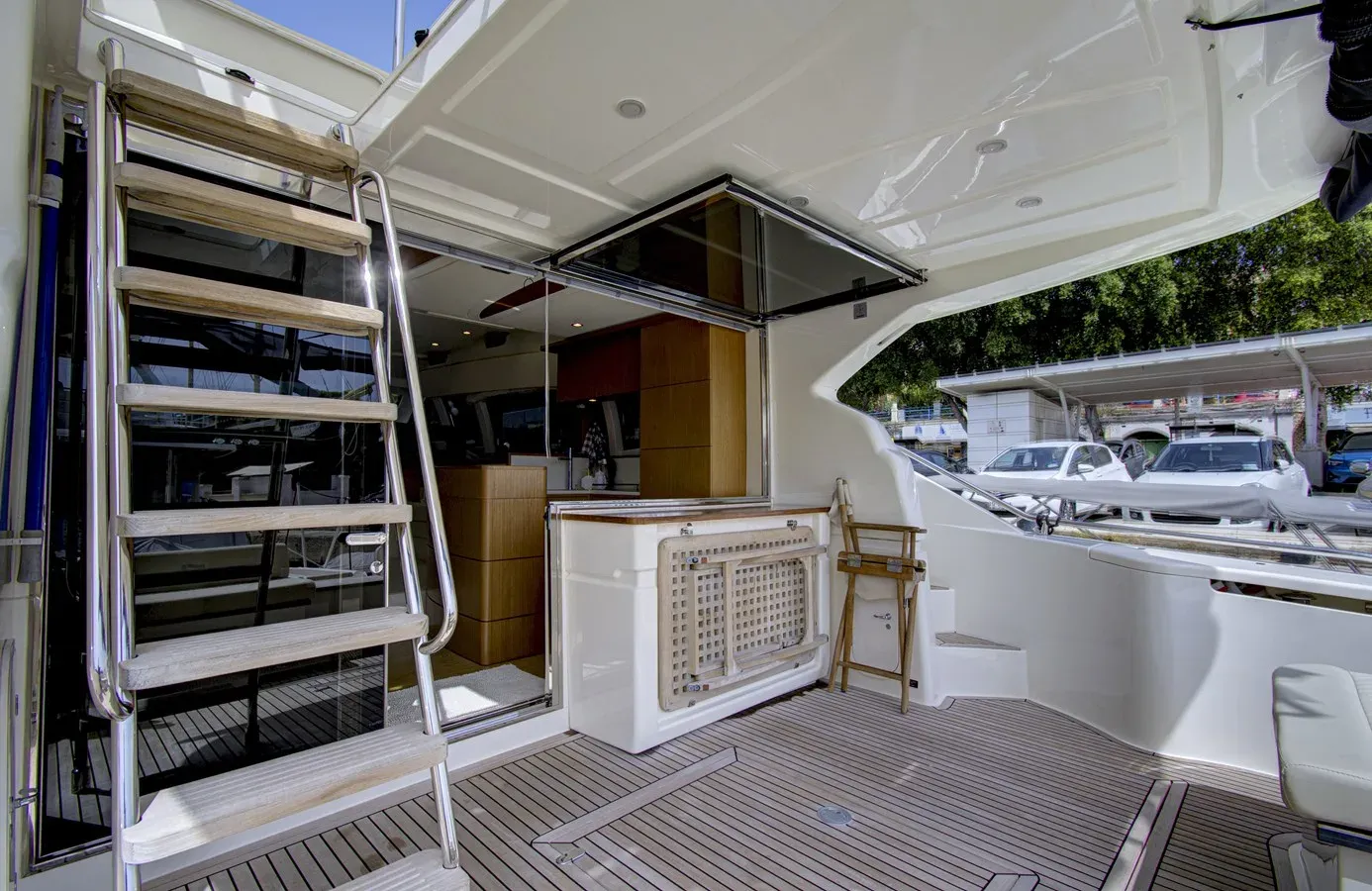 the best price on Camilla - Ferretti Yachts