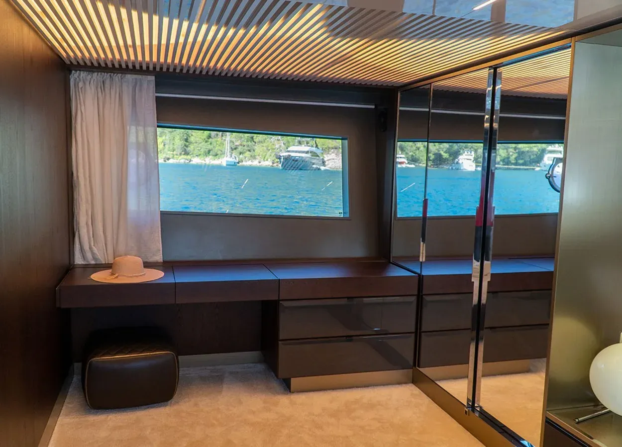 best yacht sales deals Lady G 85