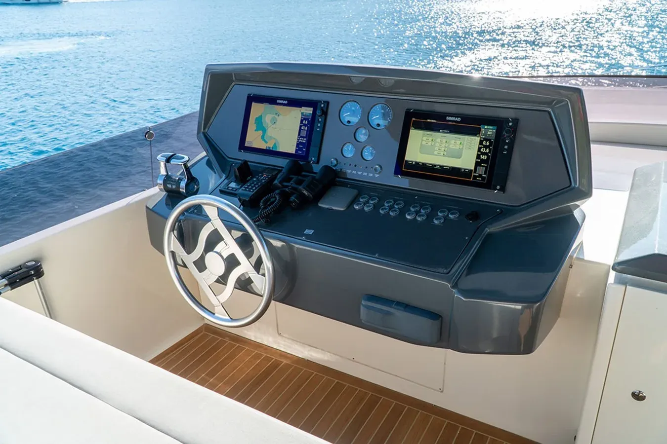 the best price on Lady G Ferretti 850