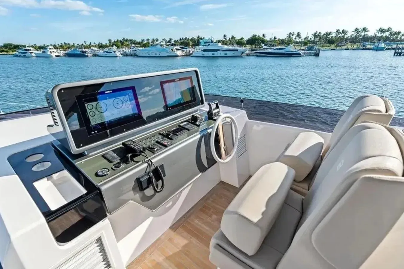 Buy a yacht SAVIENNE Ferretti Yachts 860