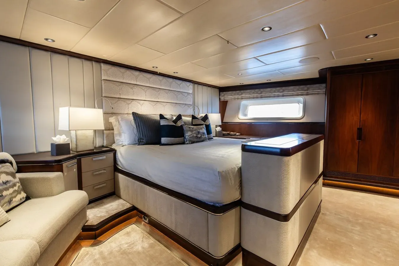 Buy a yacht DAKOTA