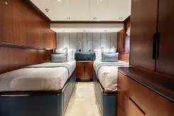 the best price on DAKOTA 2006